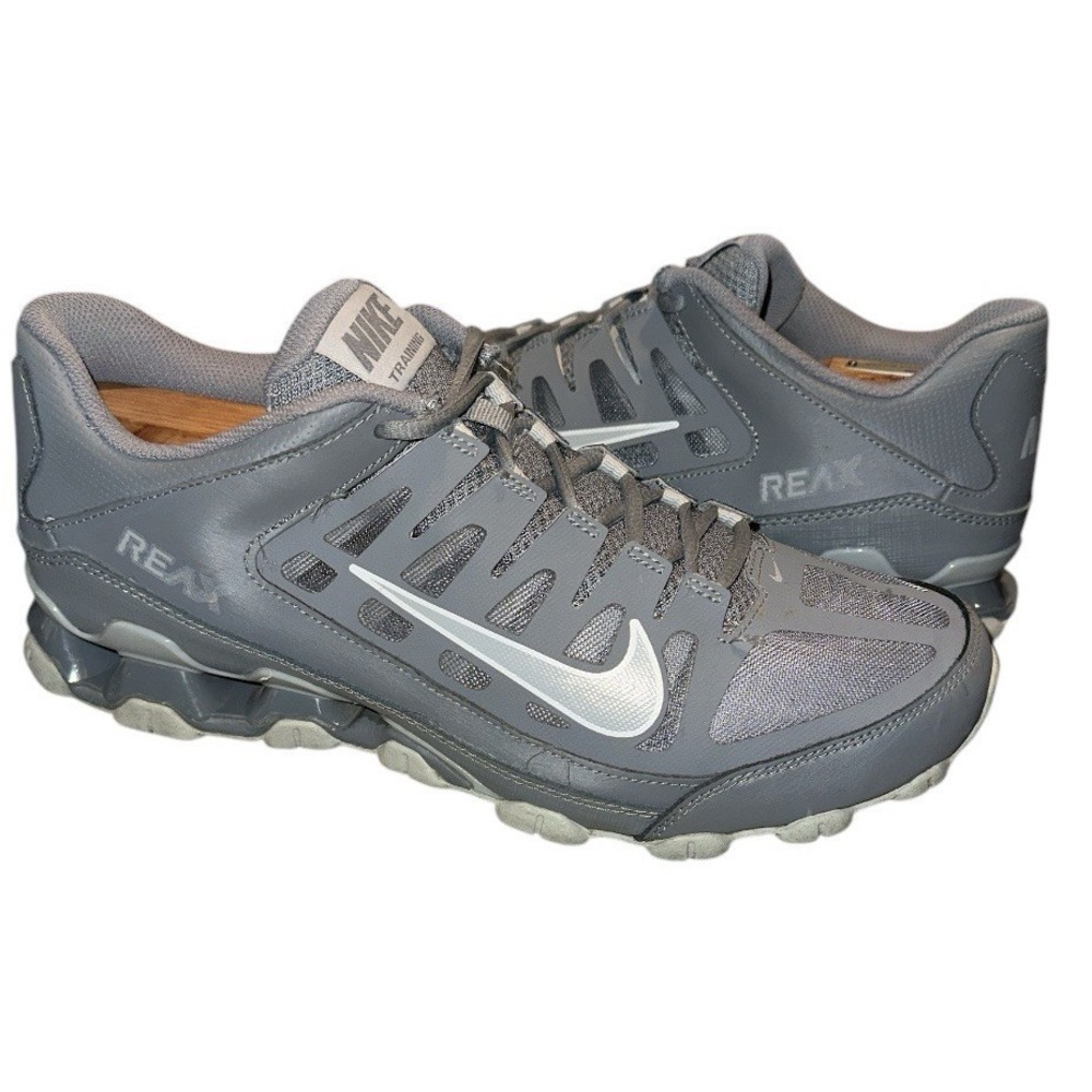 Nike Men's Gray Athletic Running Shoes with Silver Swoosh
